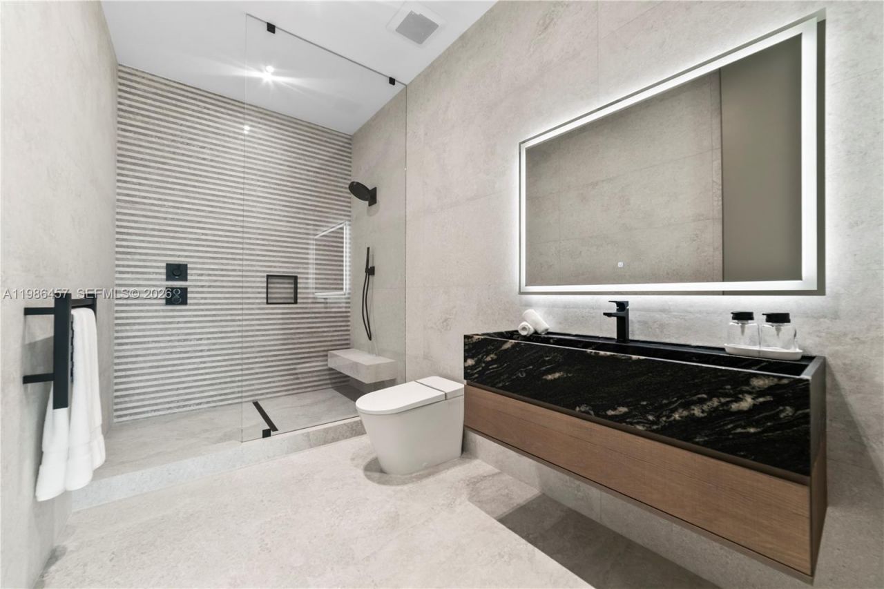 493 Holiday Dr , Hallandale Beach, FL 33009 Photo