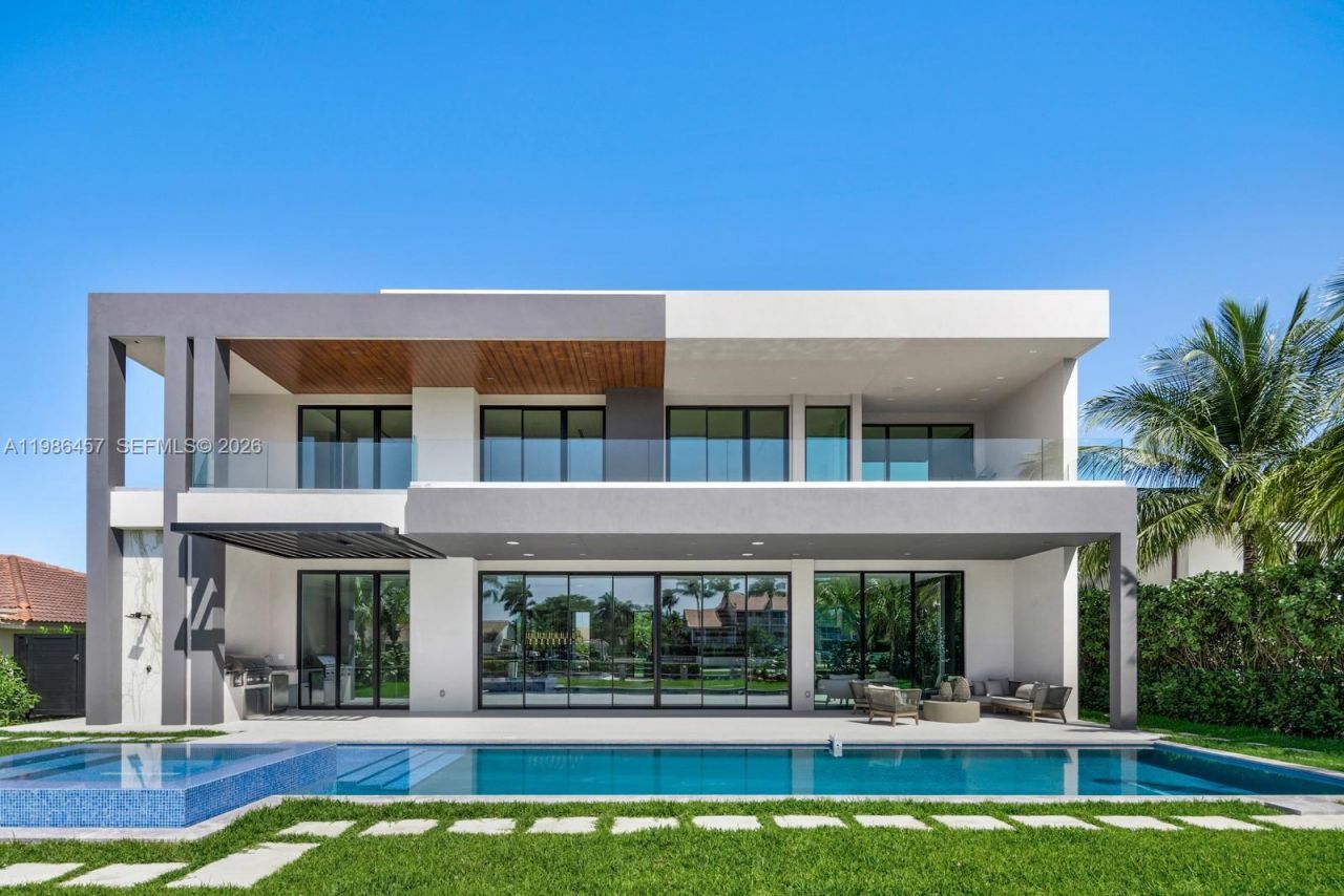 493 Holiday Dr , Hallandale Beach, FL 33009 Photo