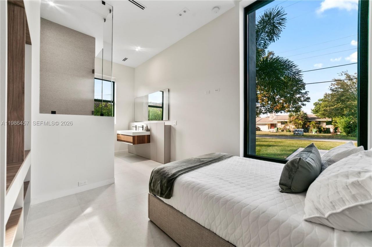 493 Holiday Dr , Hallandale Beach, FL 33009 Photo