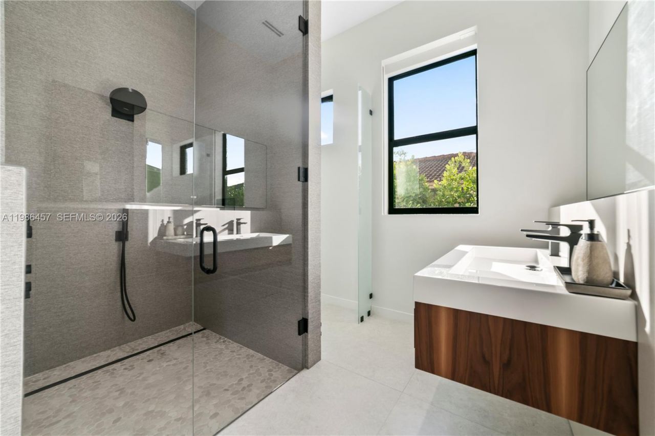 493 Holiday Dr , Hallandale Beach, FL 33009 Photo