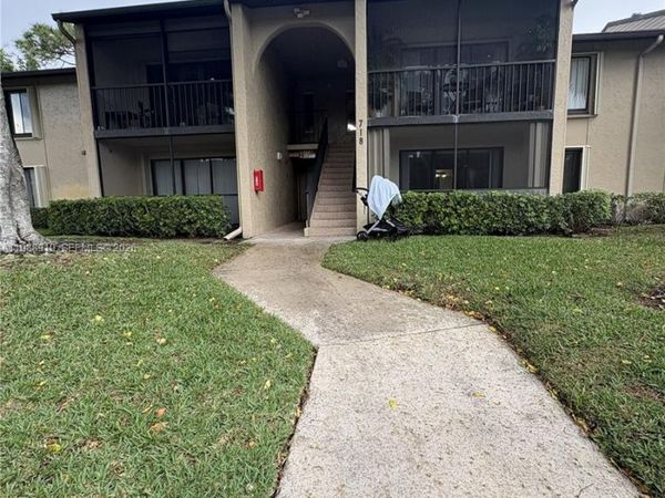 718 Sunny Pine Way, Unit D1, Green Acres, FL 33415
