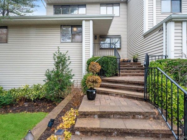 39 Chestnut Lane , Woodbury, NY 11797