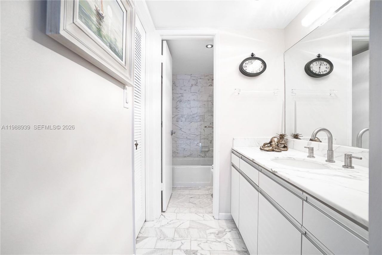 9 Island Ave, Unit 2410, Miami Beach, FL 33139 Photo