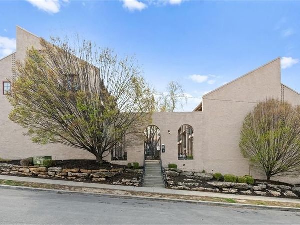 1111 W 46th Street, Unit 22, Kansas City, MO 64112