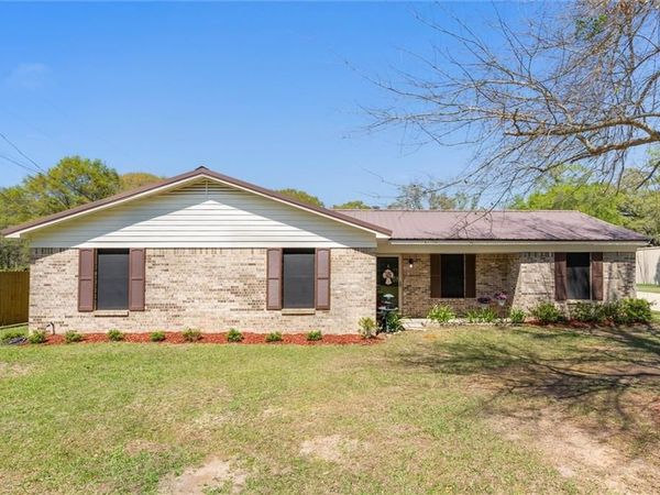 9002 Glen Acres Drive N, Mobile, AL 36608