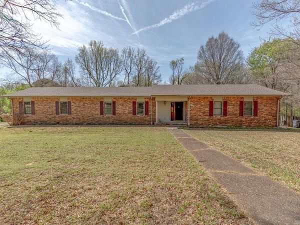 1505 Country Manor Lane, Jonesboro, AR 72404