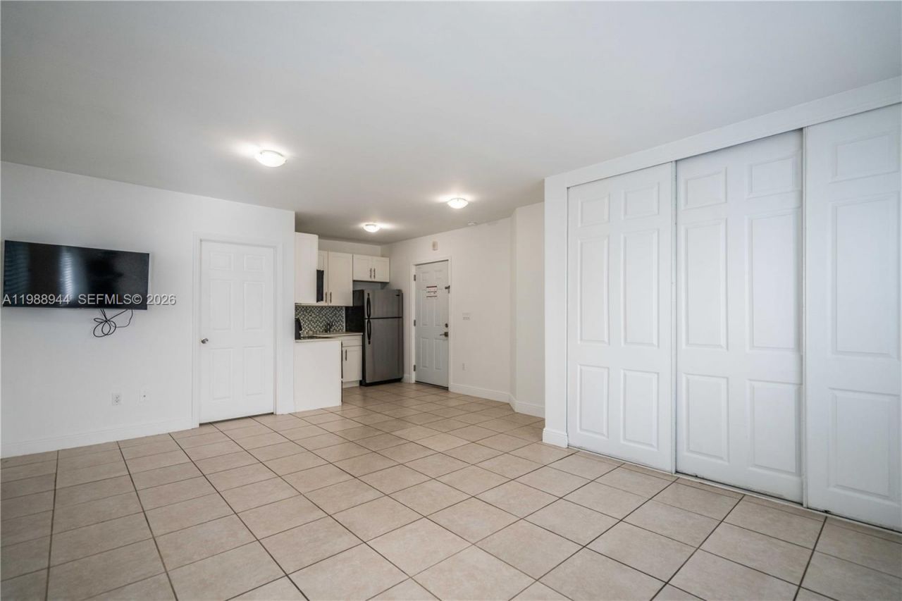 6971 Carlyle Ave , Unit 105, Miami Beach, FL 33141 Photo