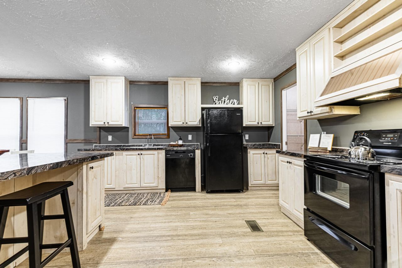 406 Butter Road Photo 18