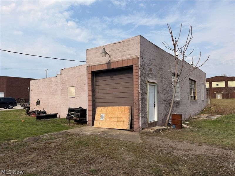 519 Hartung Place NE, Canton, OH 44704 Photo 1