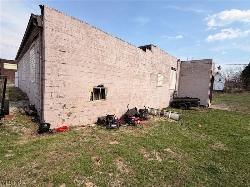 519 Hartung Place NE, Canton, OH 44704 Photo 2