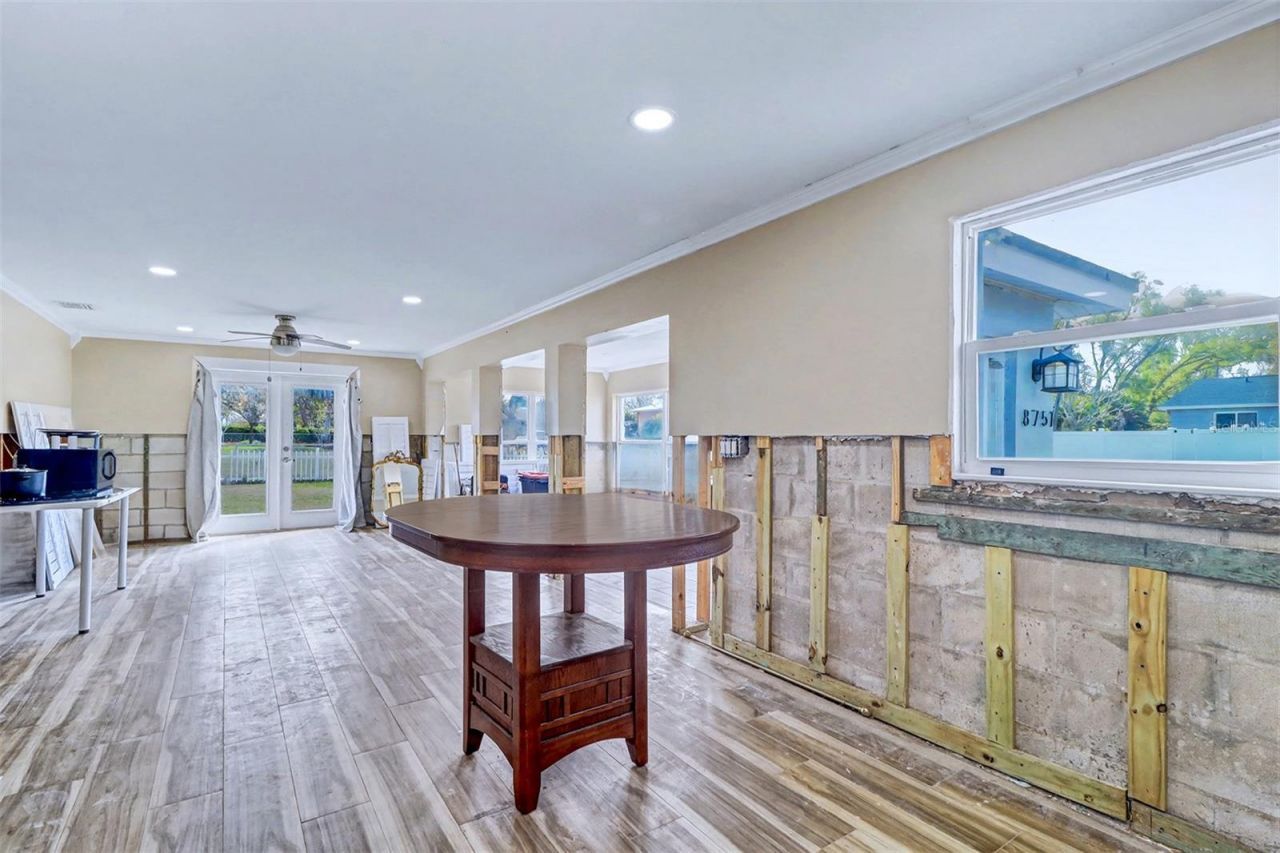 8751 Orient Way Ne, Saint Petersburg, FL 33702 Photo