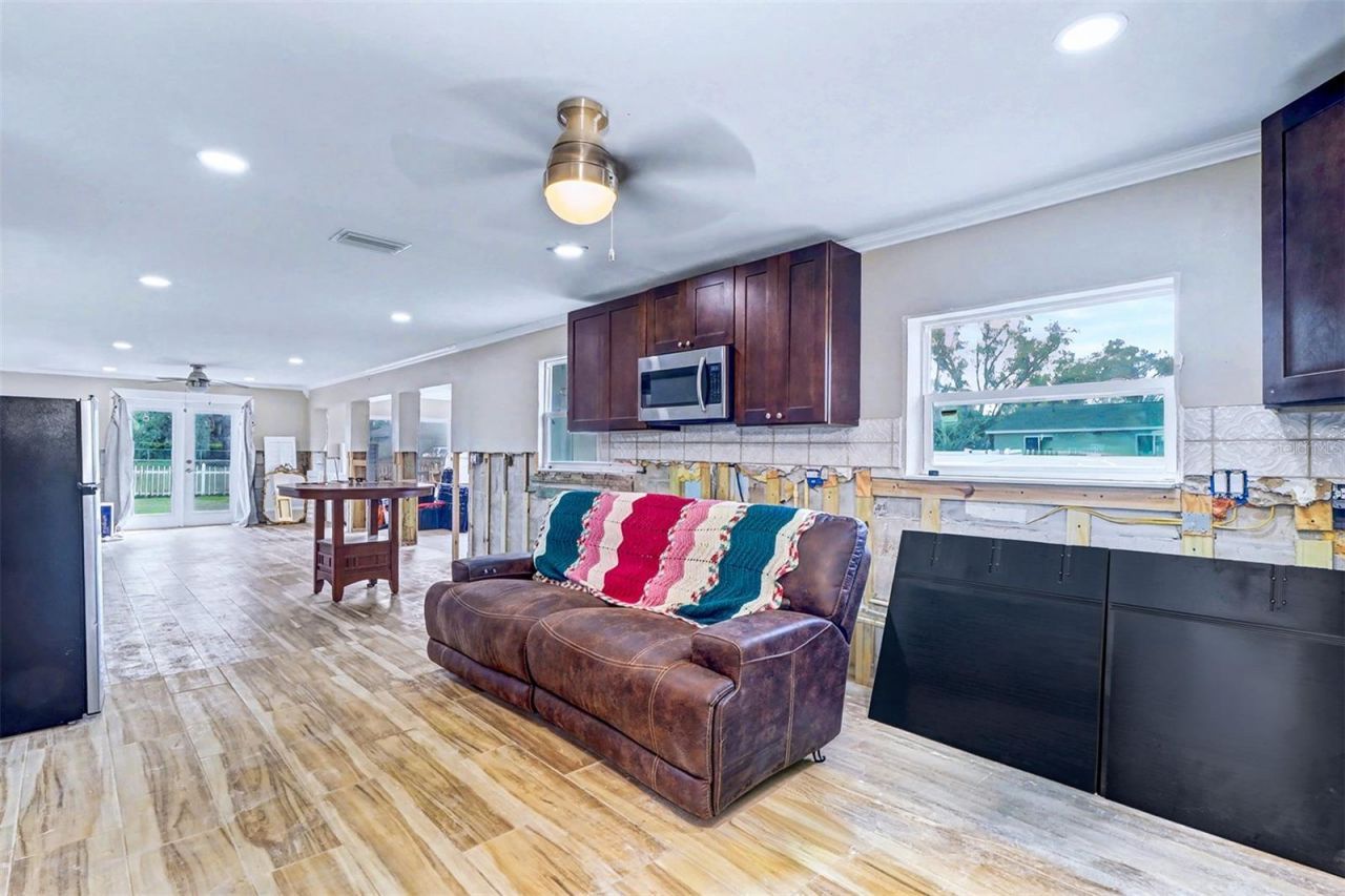 8751 Orient Way Ne, Saint Petersburg, FL 33702 Photo