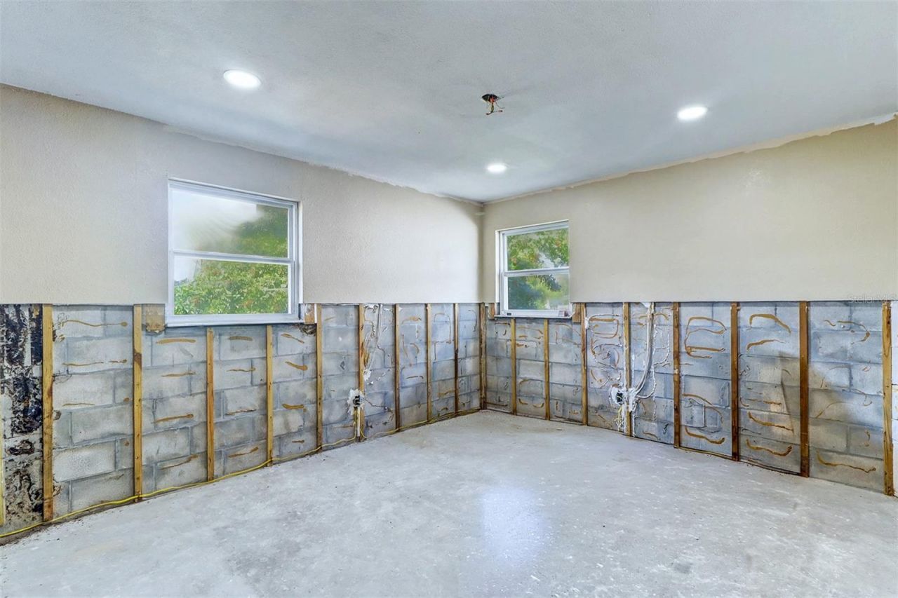 8751 Orient Way Ne, Saint Petersburg, FL 33702 Photo