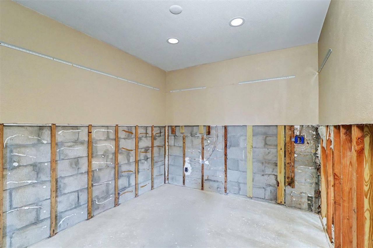 8751 Orient Way Ne, Saint Petersburg, FL 33702 Photo