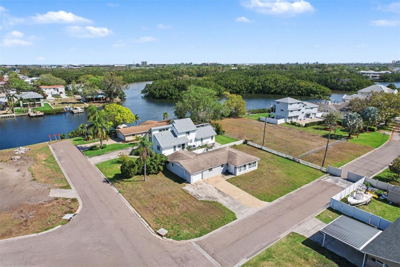 8751 Orient Way Ne, Saint Petersburg, FL 33702 Photo