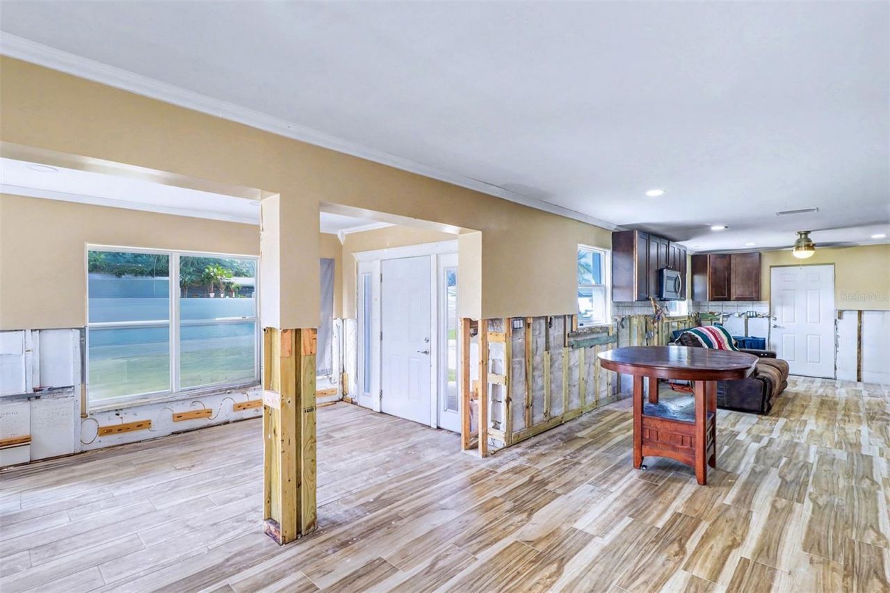 8751 Orient Way Ne, Saint Petersburg, FL 33702 Photo