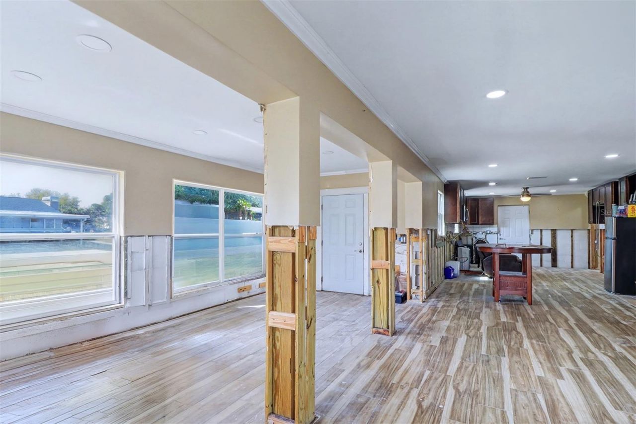 8751 Orient Way Ne, Saint Petersburg, FL 33702 Photo