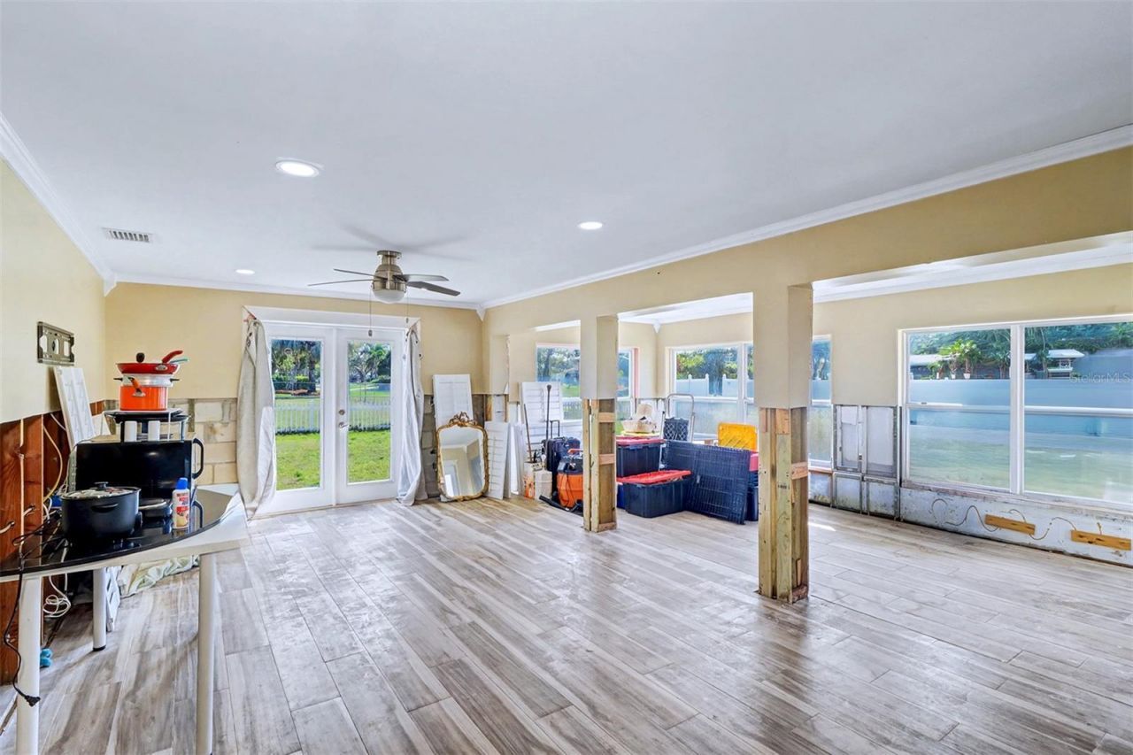 8751 Orient Way Ne, Saint Petersburg, FL 33702 Photo