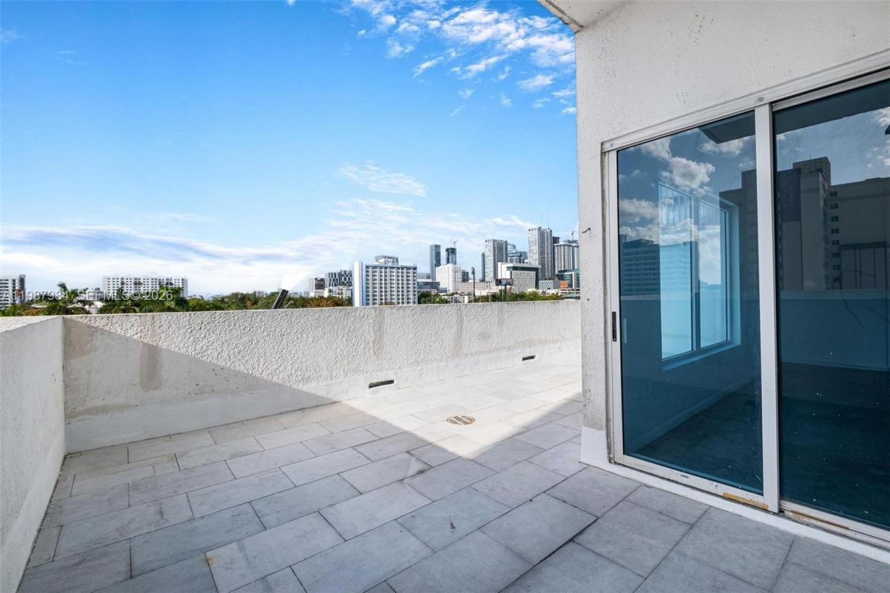 10 SW South River Dr , Unit 609, Miami, FL 33130 Photo