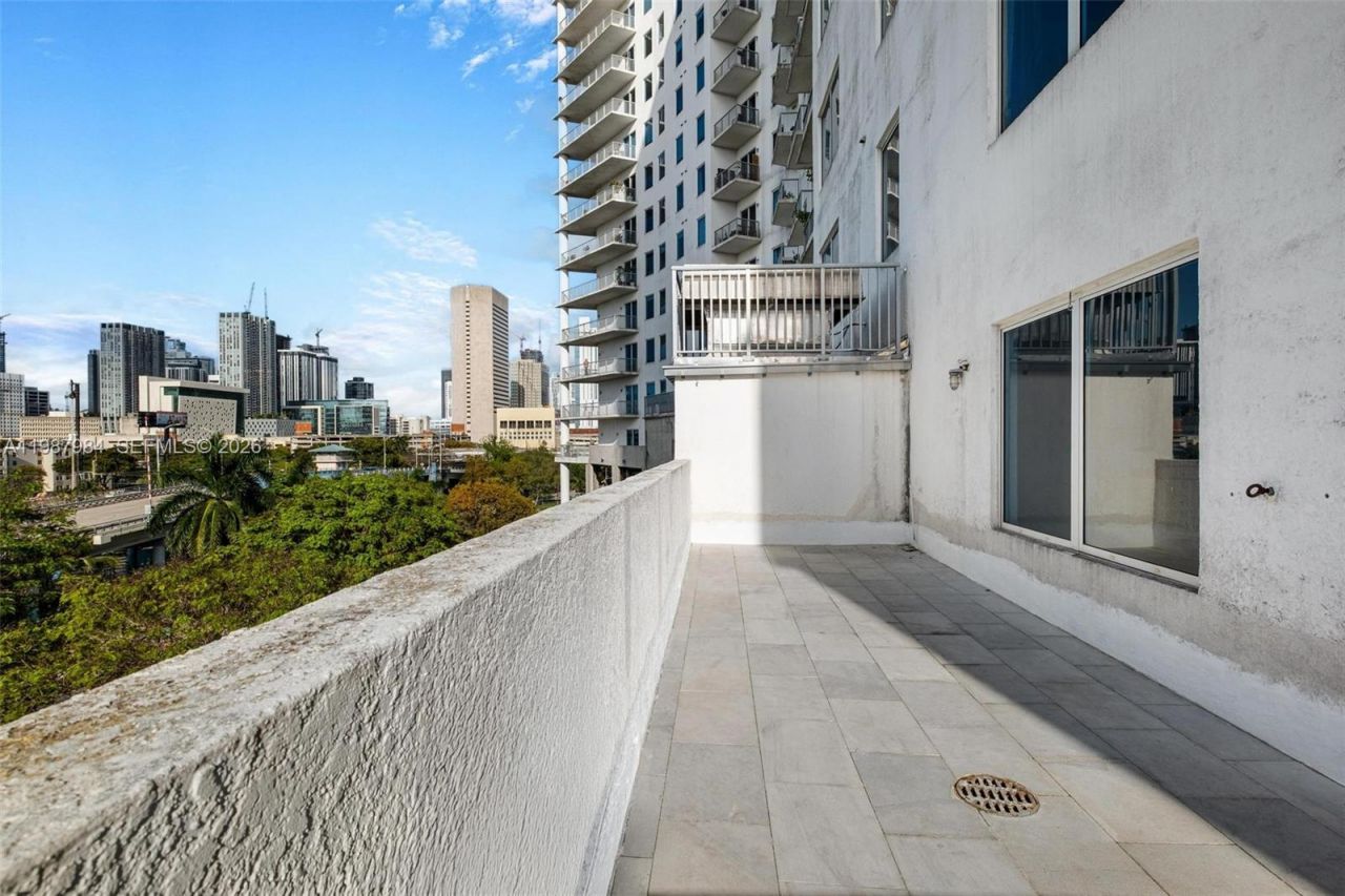 10 SW South River Dr , Unit 609, Miami, FL 33130 Photo