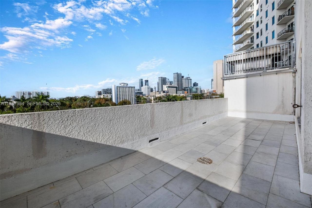 10 SW South River Dr , Unit 609, Miami, FL 33130 Photo