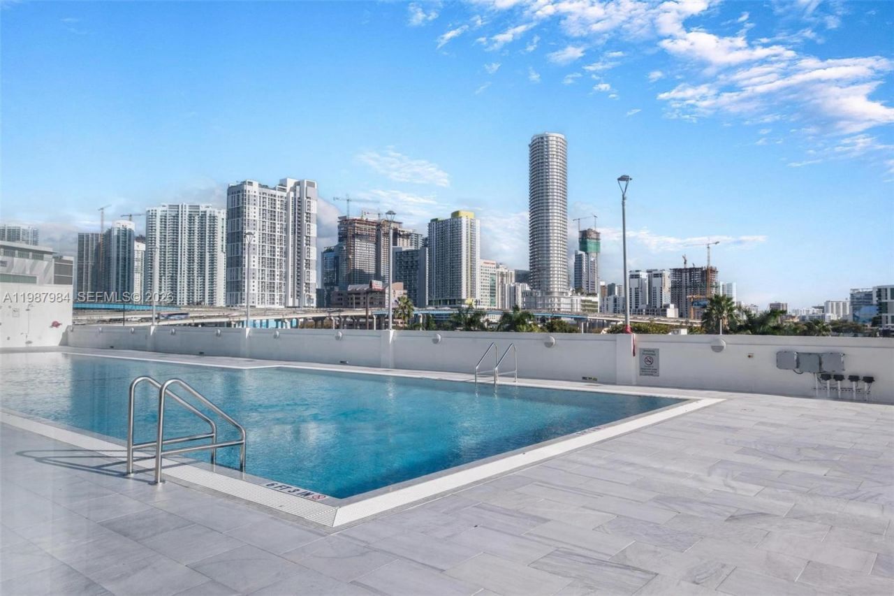 10 SW South River Dr , Unit 609, Miami, FL 33130 Photo