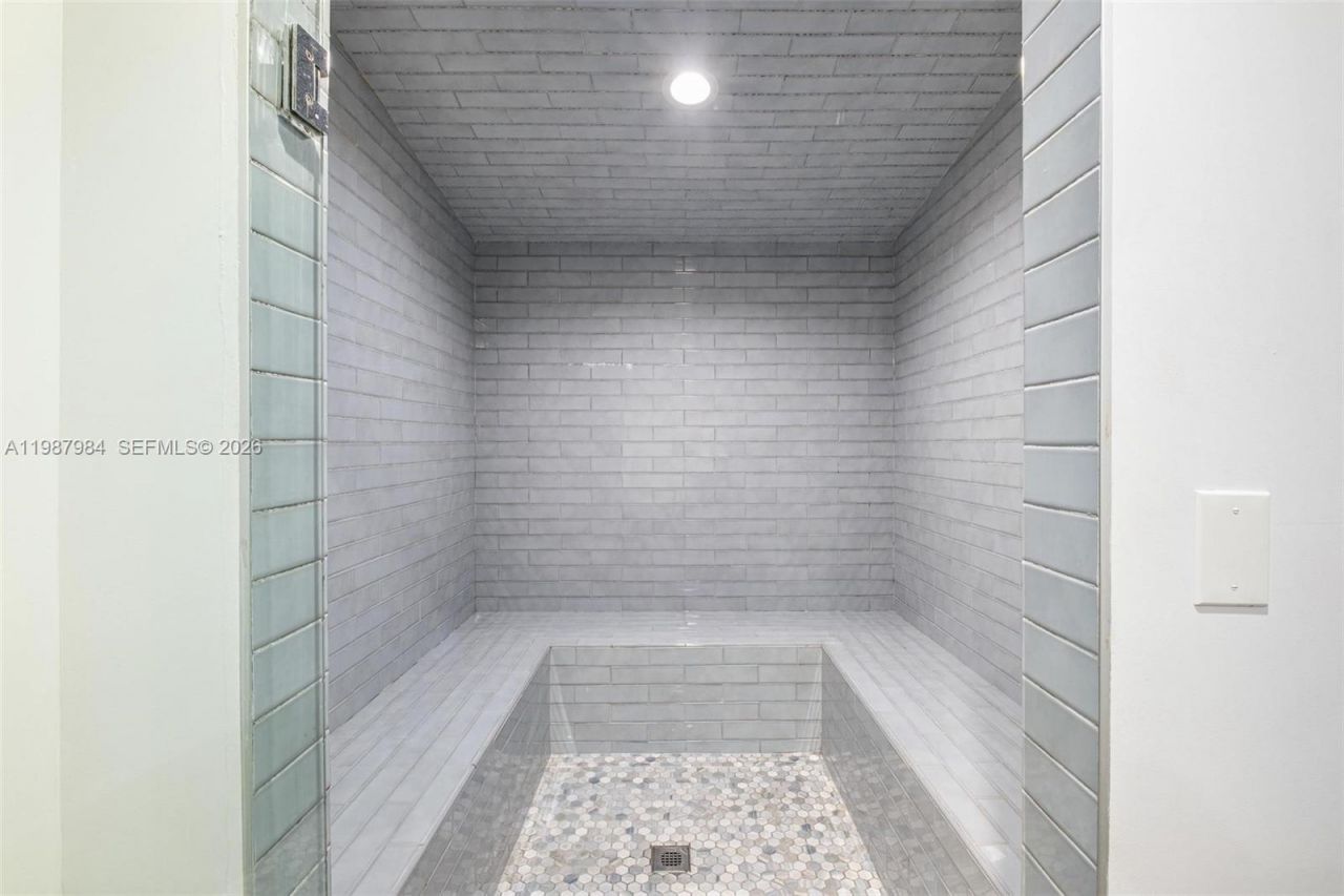 10 SW South River Dr , Unit 609, Miami, FL 33130 Photo