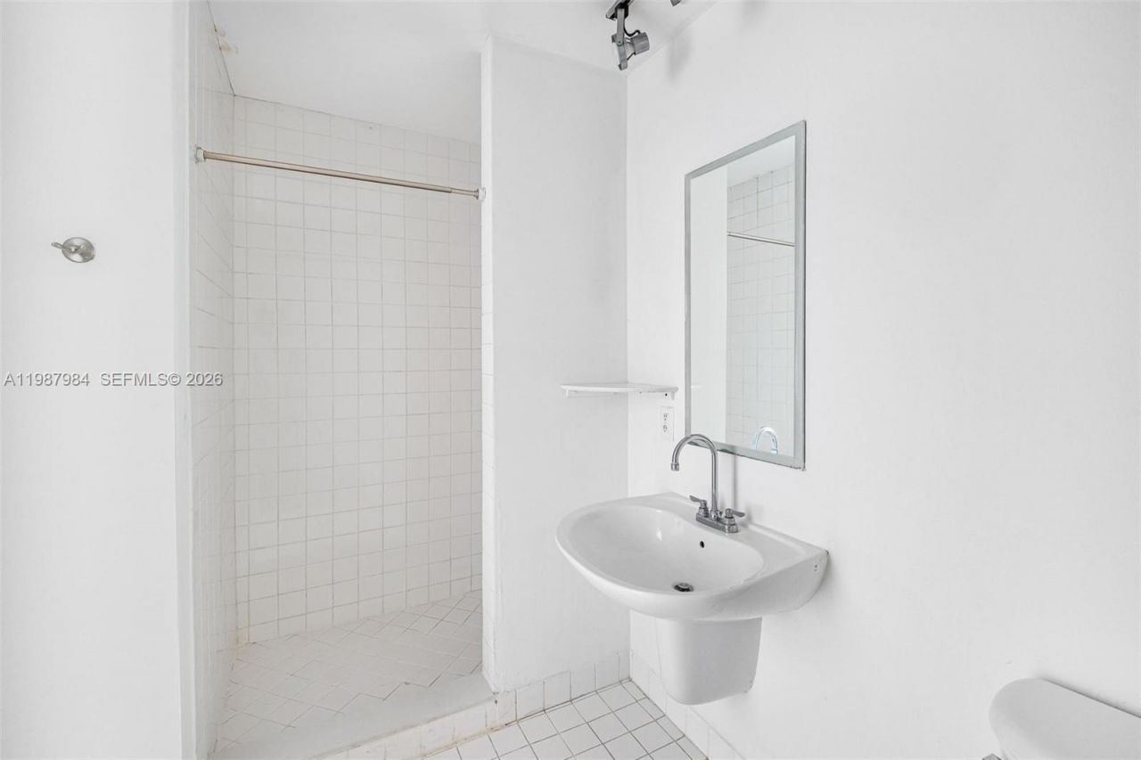 10 SW South River Dr , Unit 609, Miami, FL 33130 Photo