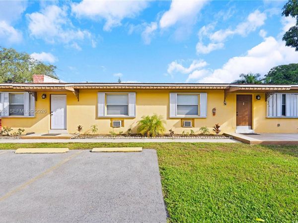 923 N 16th Ct , Hollywood, FL 33020