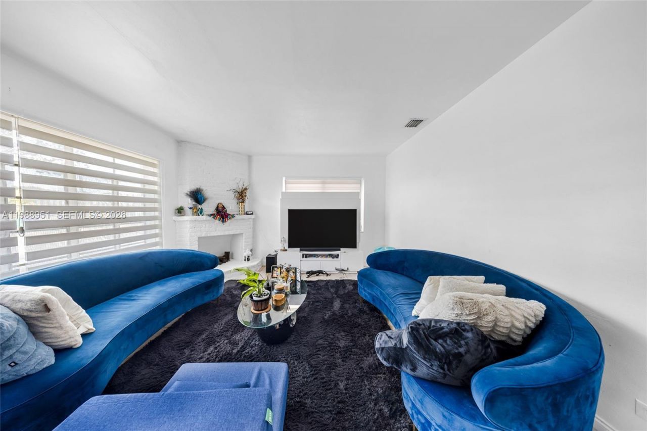 605 NW 34th Ave , Miami, FL 33125 Photo