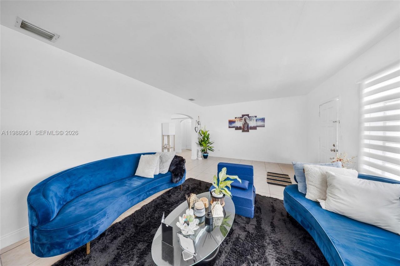 605 NW 34th Ave , Miami, FL 33125 Photo