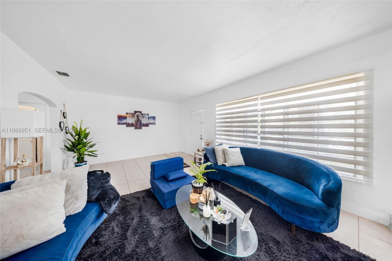 605 NW 34th Ave , Miami, FL 33125 Photo