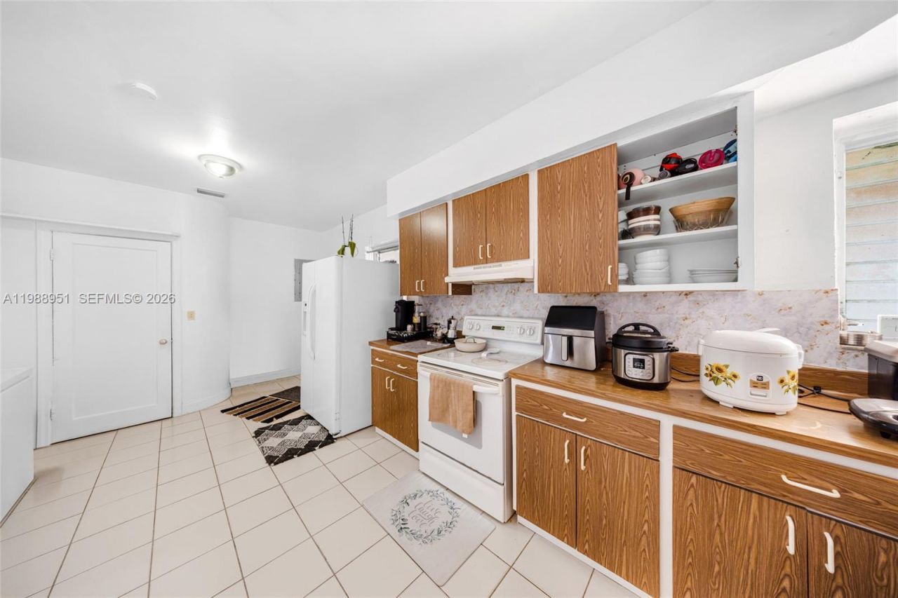 605 NW 34th Ave , Miami, FL 33125 Photo