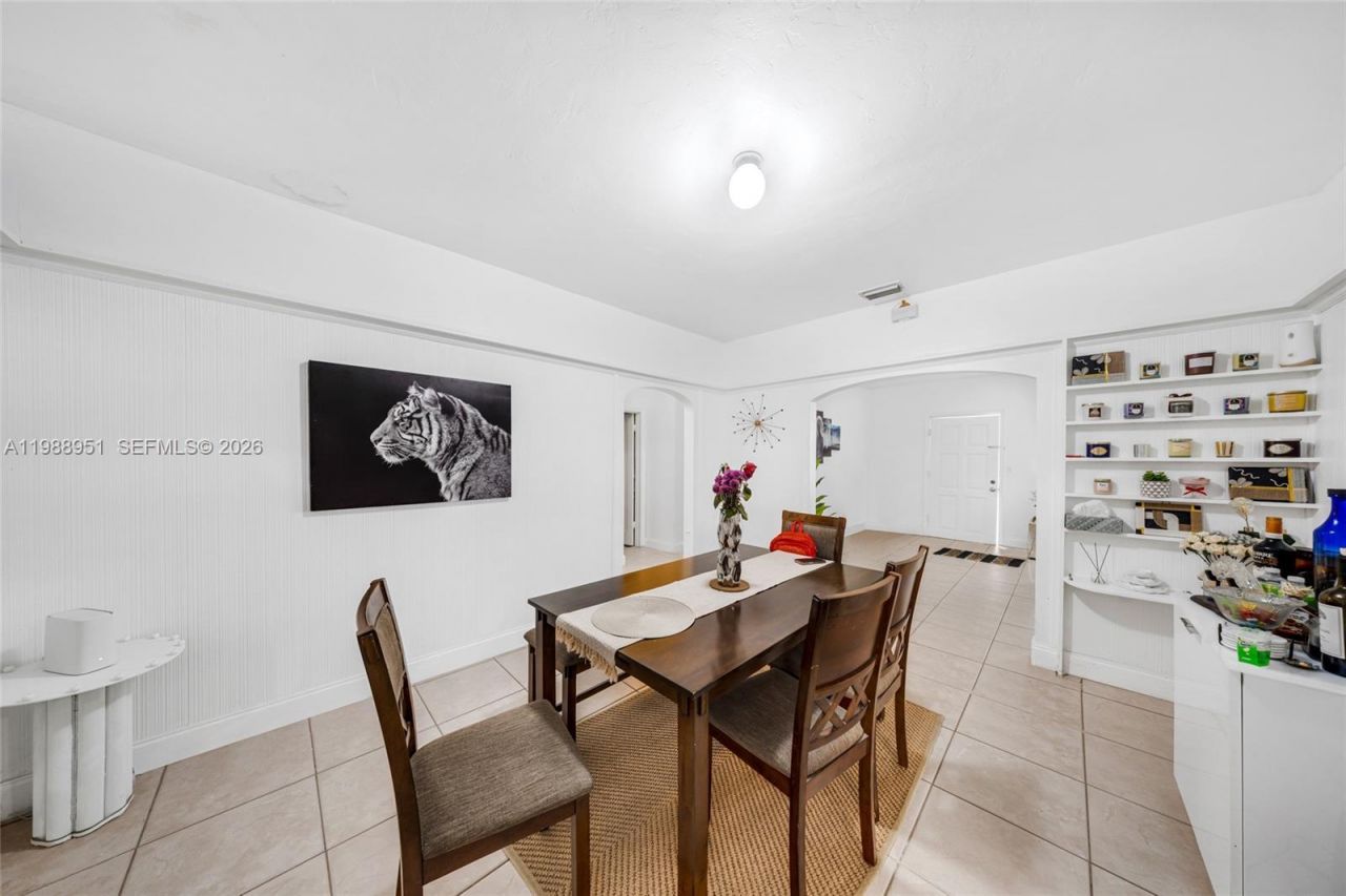 605 NW 34th Ave , Miami, FL 33125 Photo