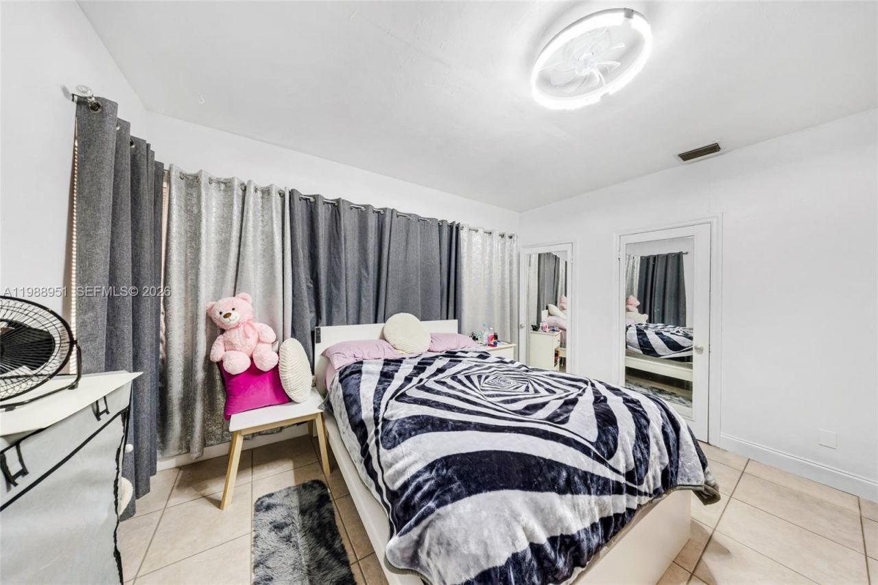 605 NW 34th Ave , Miami, FL 33125 Photo