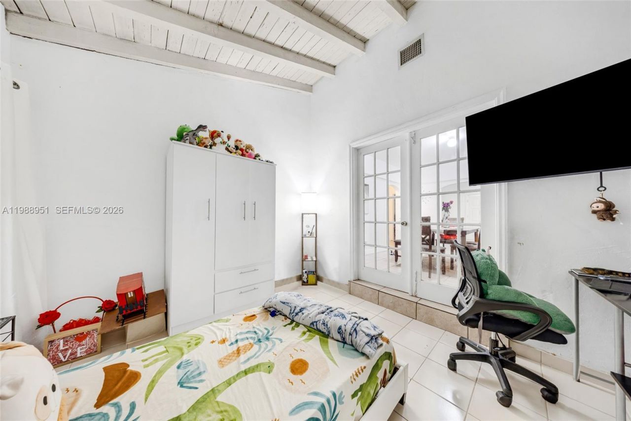 605 NW 34th Ave , Miami, FL 33125 Photo