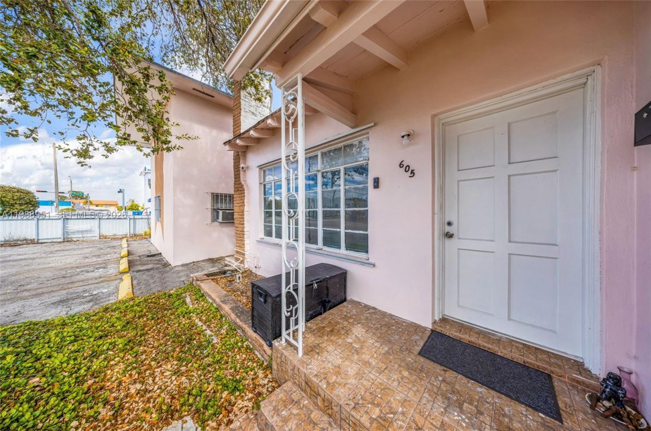 605 NW 34th Ave , Miami, FL 33125 Photo