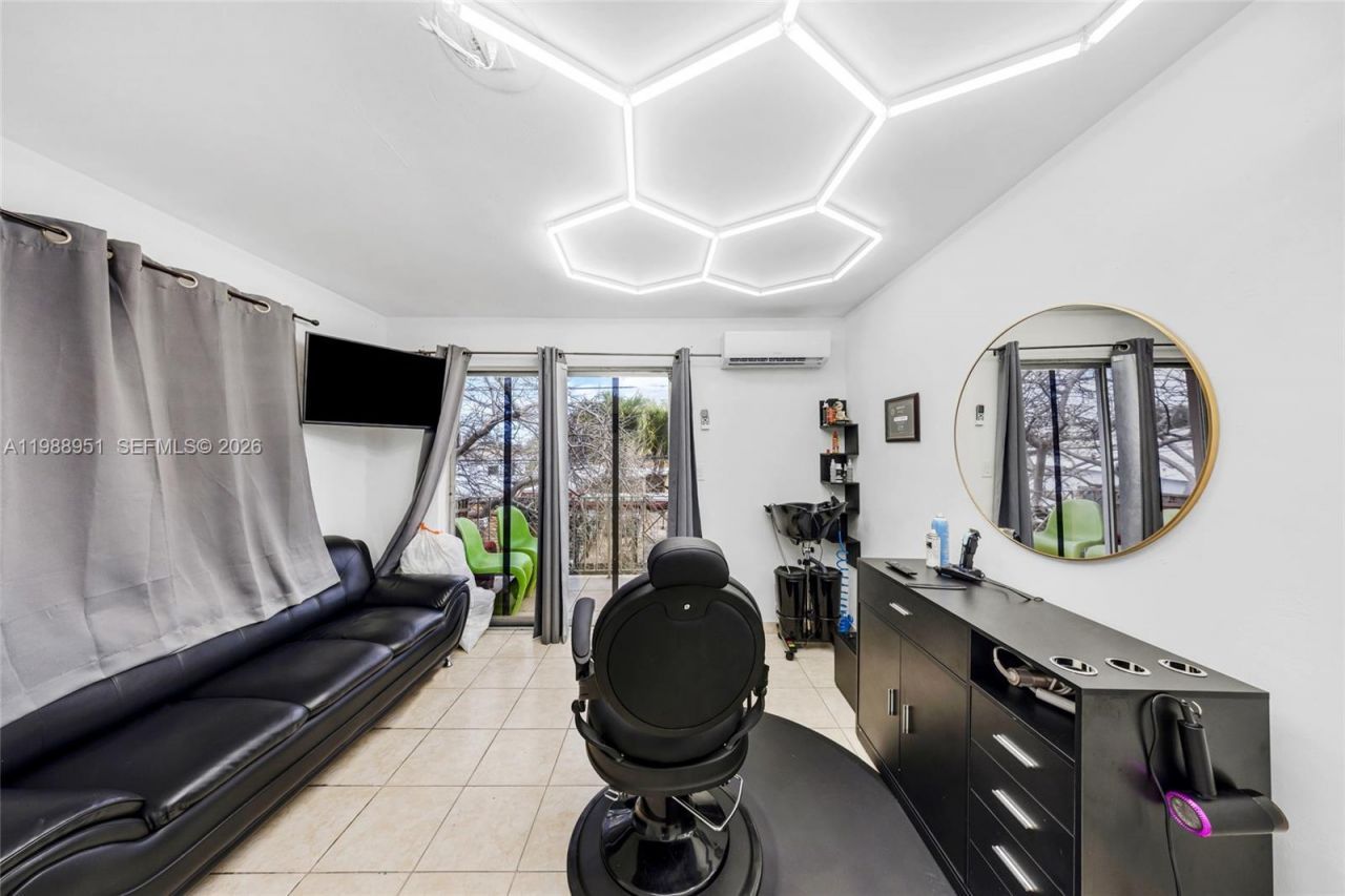 605 NW 34th Ave , Miami, FL 33125 Photo