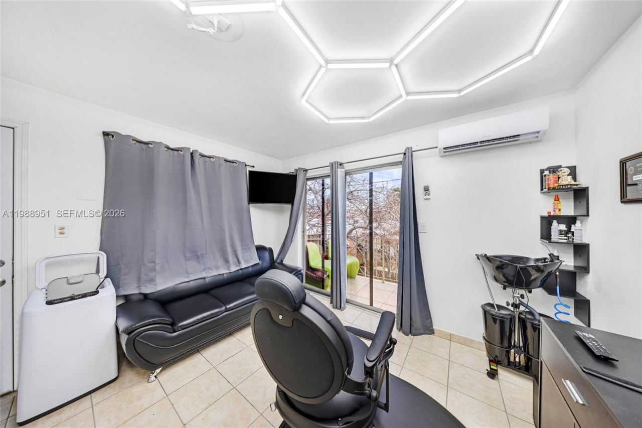 605 NW 34th Ave , Miami, FL 33125 Photo