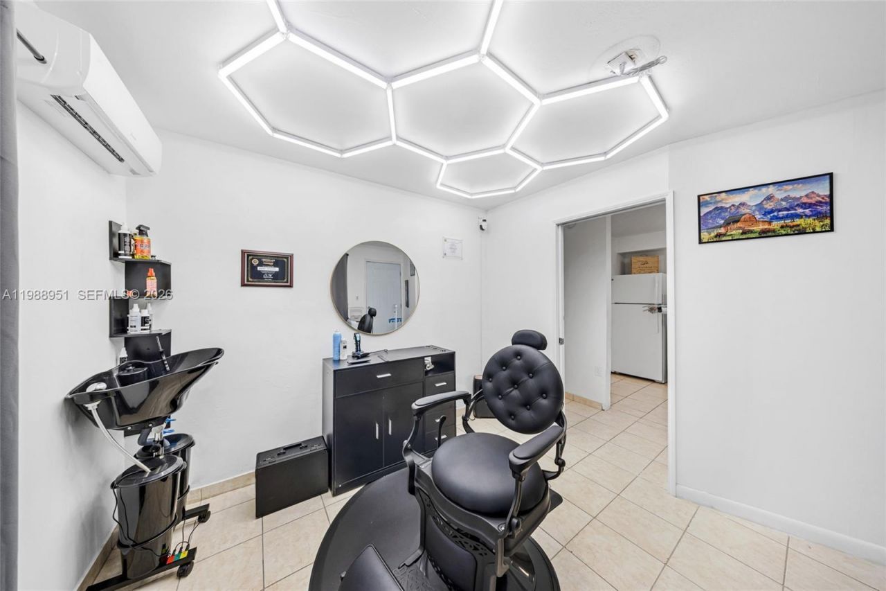 605 NW 34th Ave , Miami, FL 33125 Photo