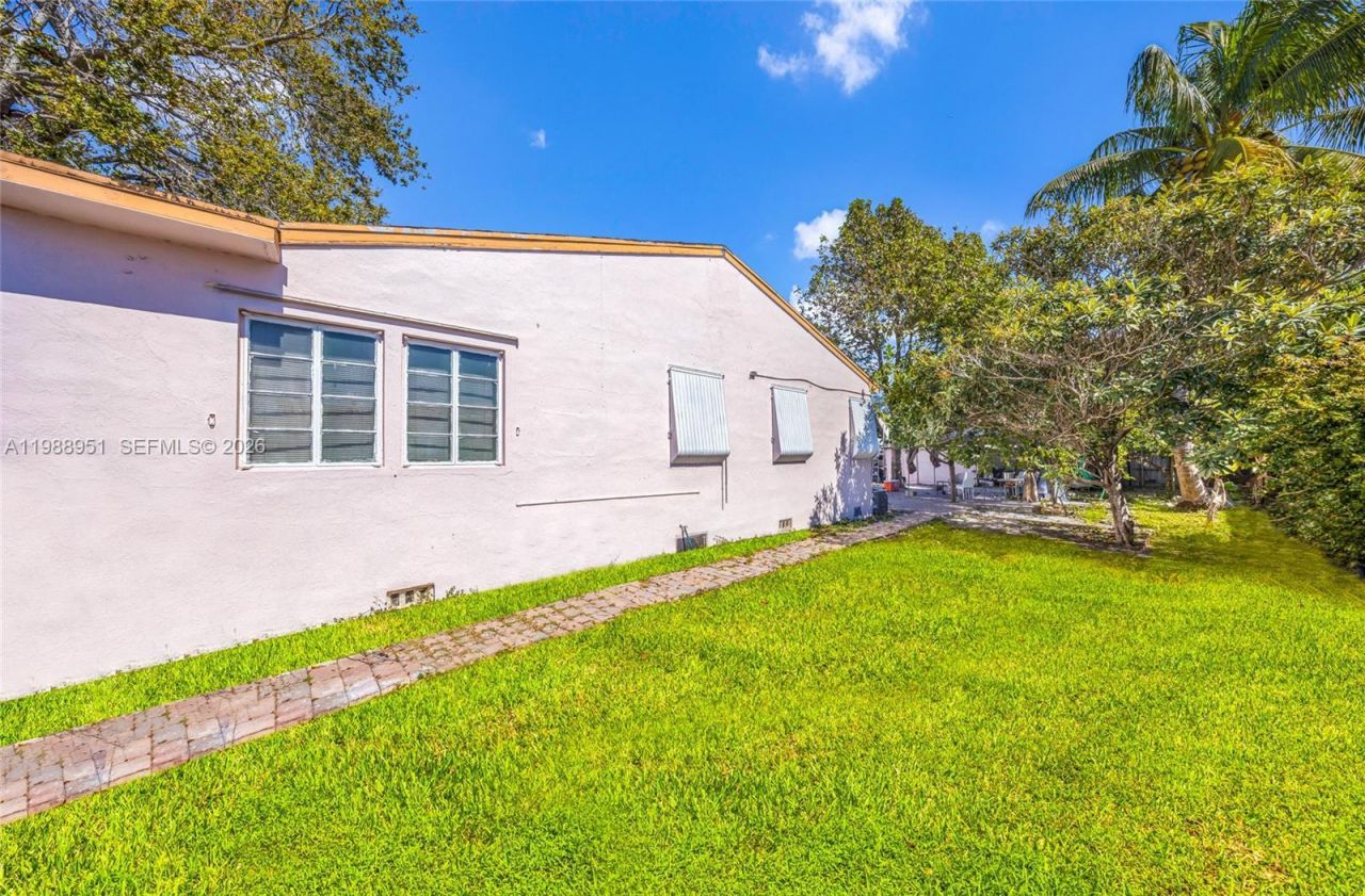 605 NW 34th Ave , Miami, FL 33125 Photo