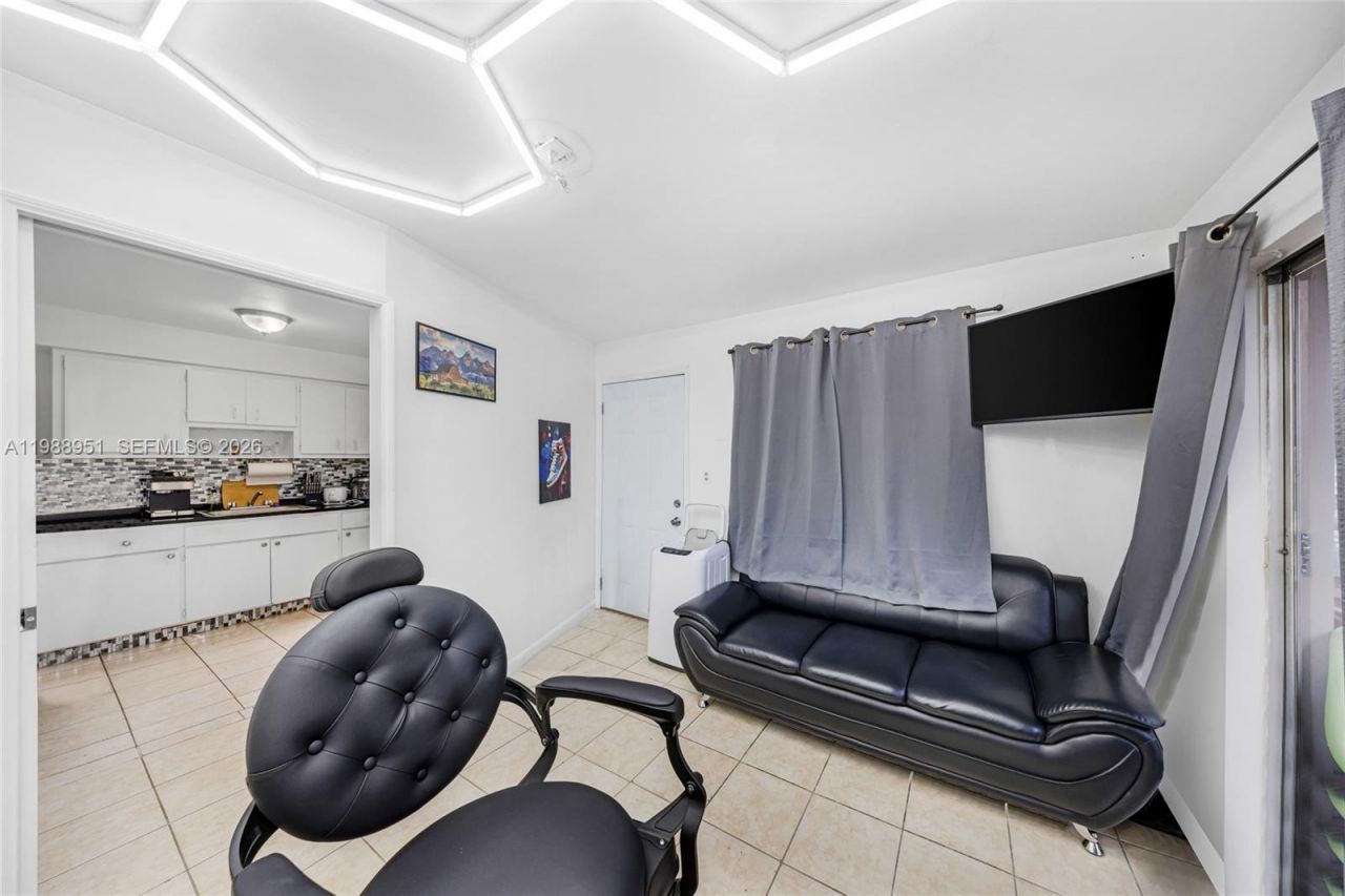 605 NW 34th Ave , Miami, FL 33125 Photo