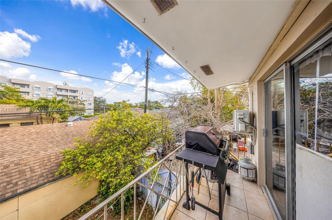 605 NW 34th Ave , Miami, FL 33125 Photo