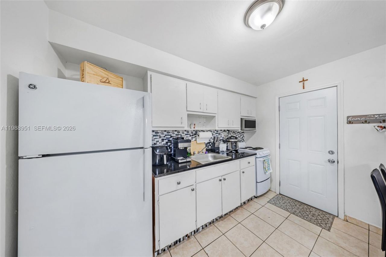 605 NW 34th Ave , Miami, FL 33125 Photo