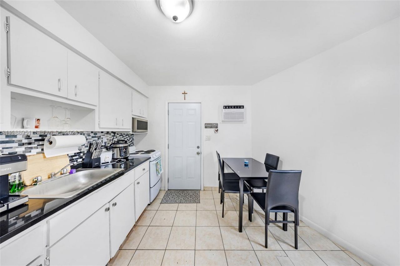 605 NW 34th Ave , Miami, FL 33125 Photo