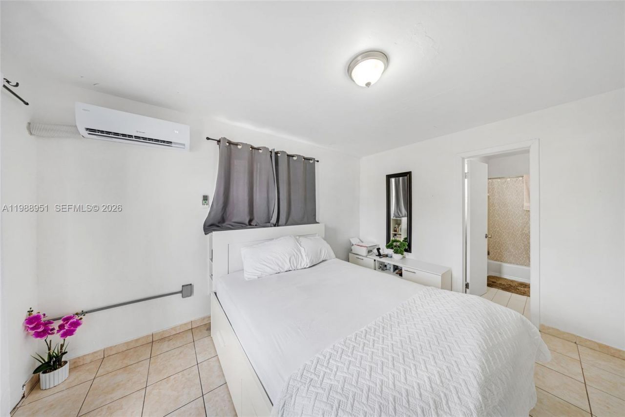 605 NW 34th Ave , Miami, FL 33125 Photo