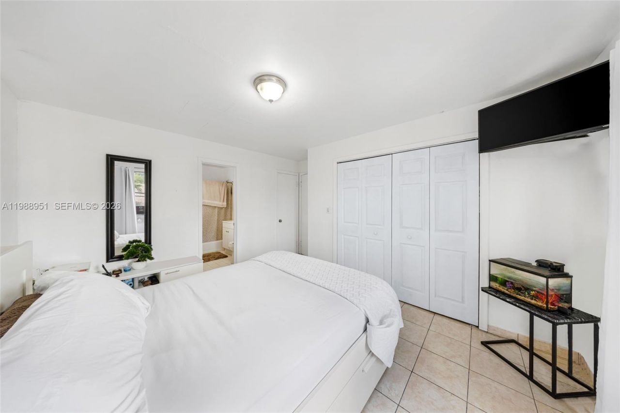 605 NW 34th Ave , Miami, FL 33125 Photo