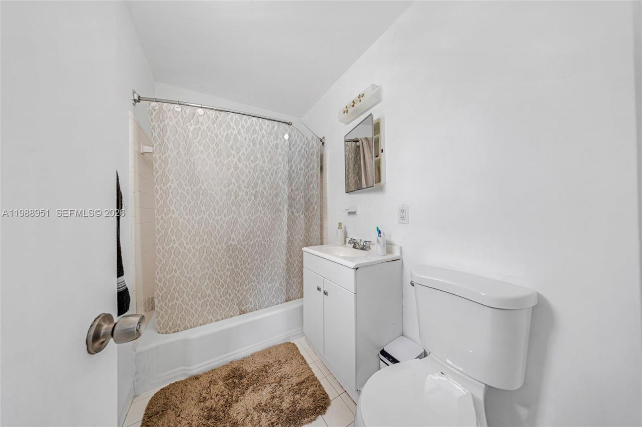 605 NW 34th Ave , Miami, FL 33125 Photo