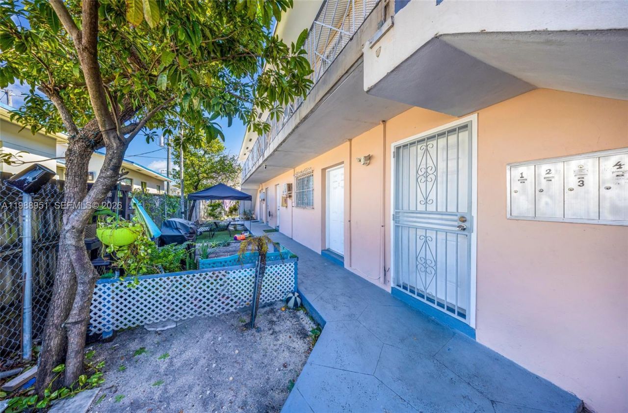 605 NW 34th Ave , Miami, FL 33125 Photo