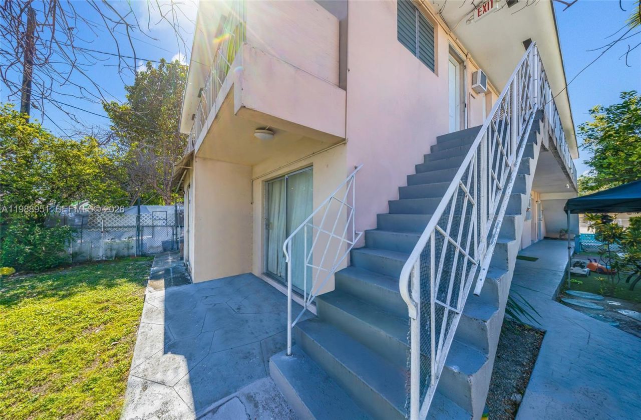 605 NW 34th Ave , Miami, FL 33125 Photo